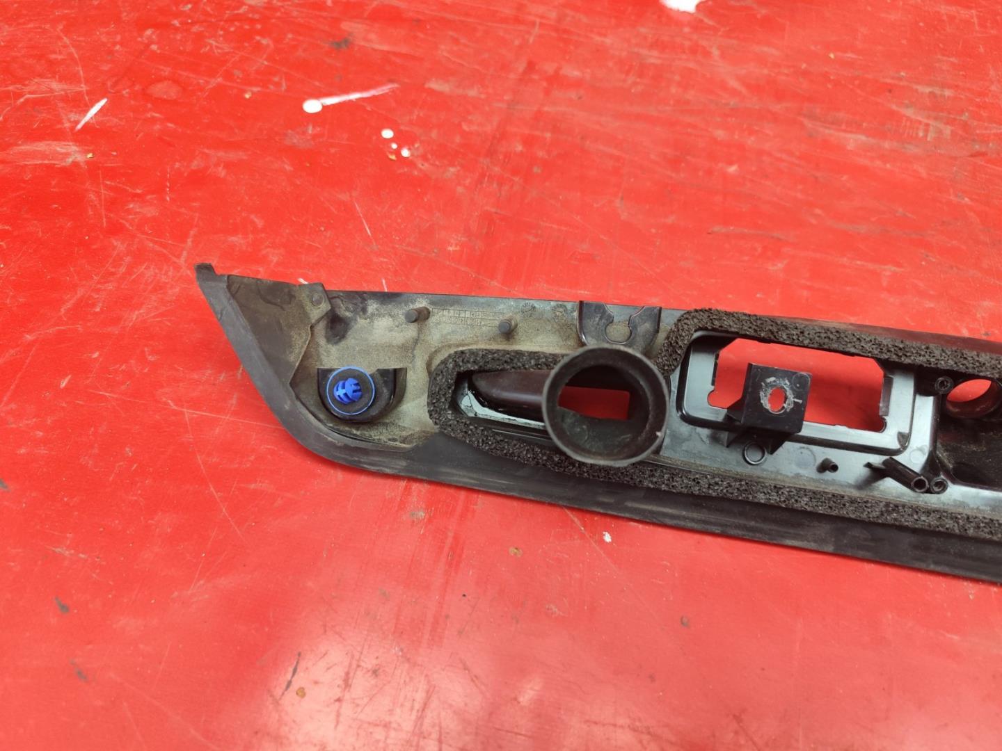 Накладка крышки багажника