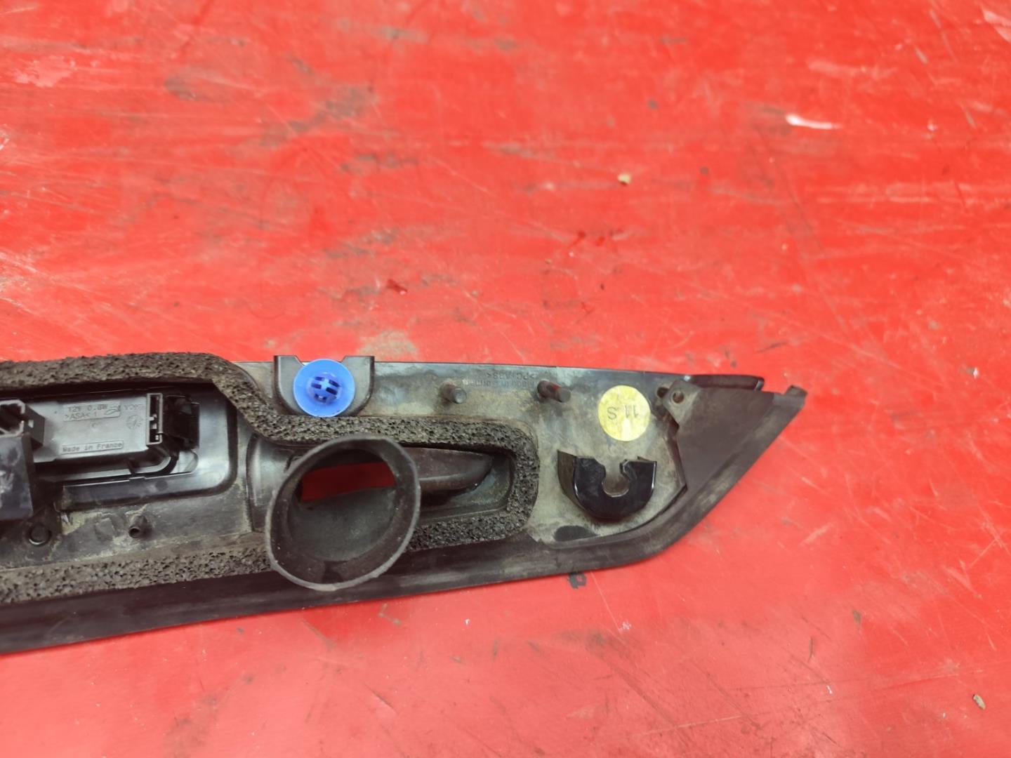 Накладка крышки багажника