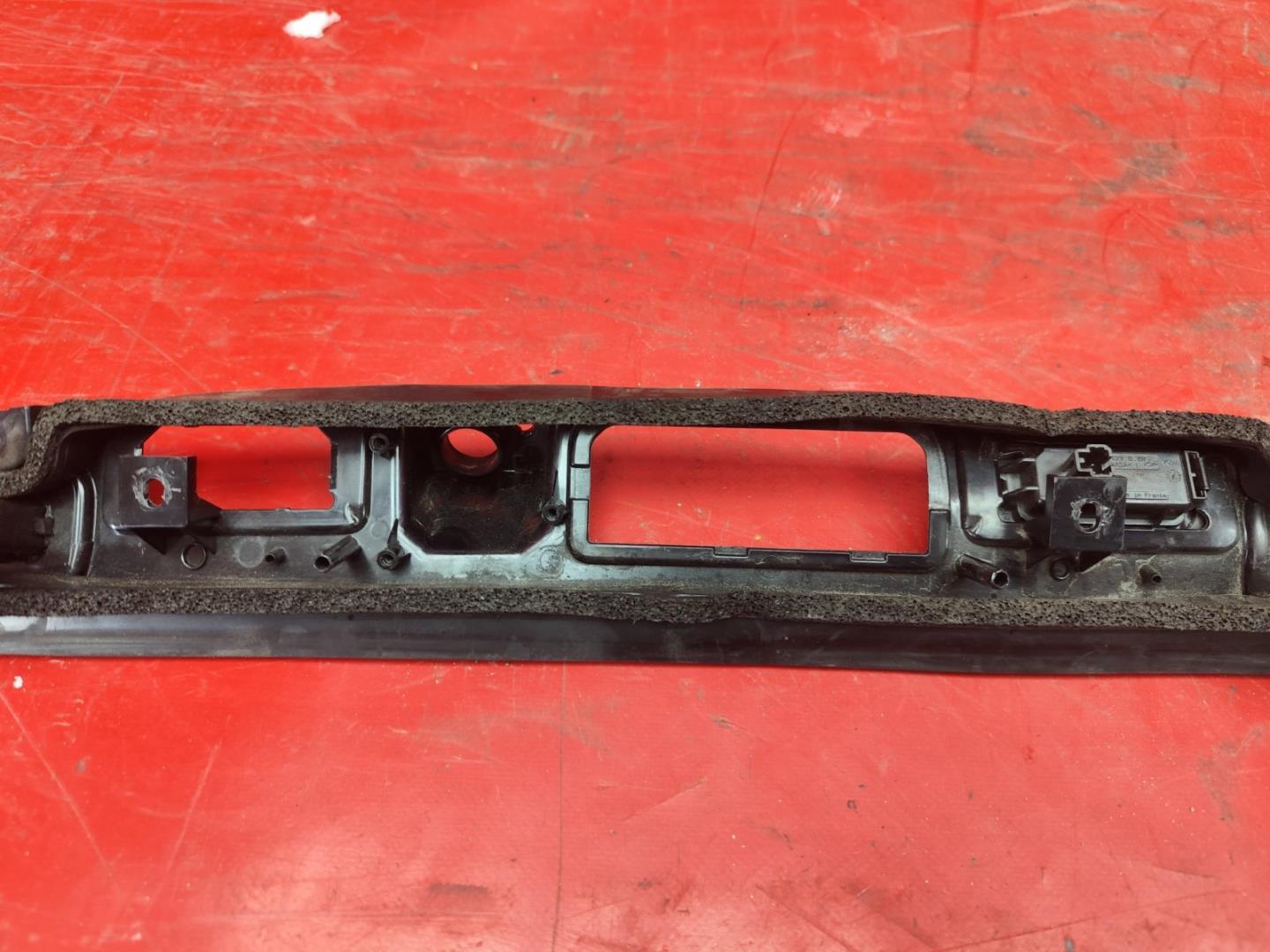 Накладка крышки багажника