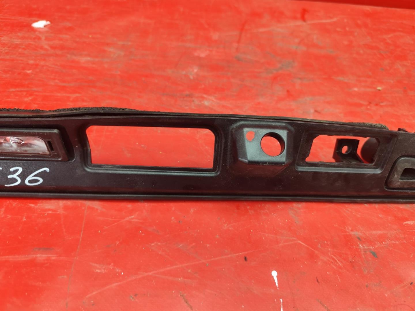 Накладка крышки багажника