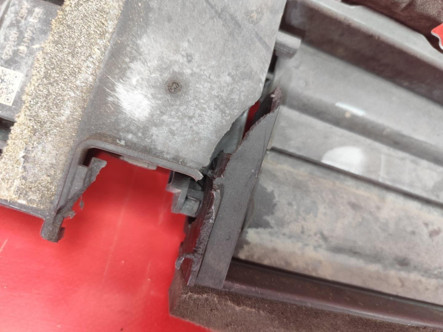 Жалюзи (воздуховод) бампера переднего