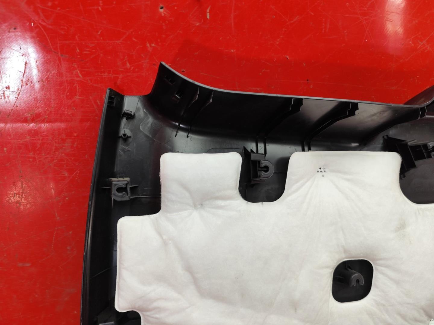 Обшивка крышки багажника