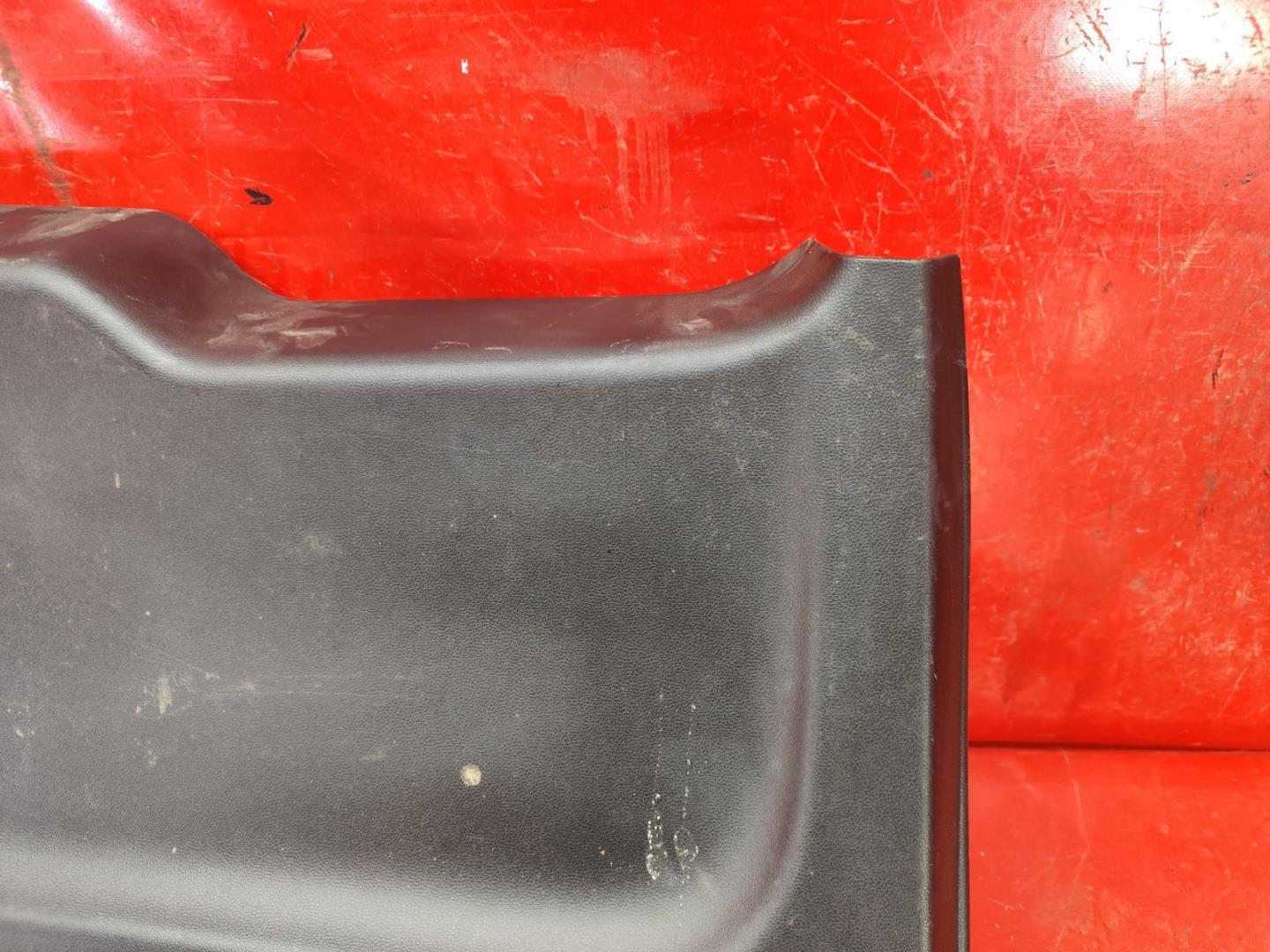 Обшивка крышки багажника