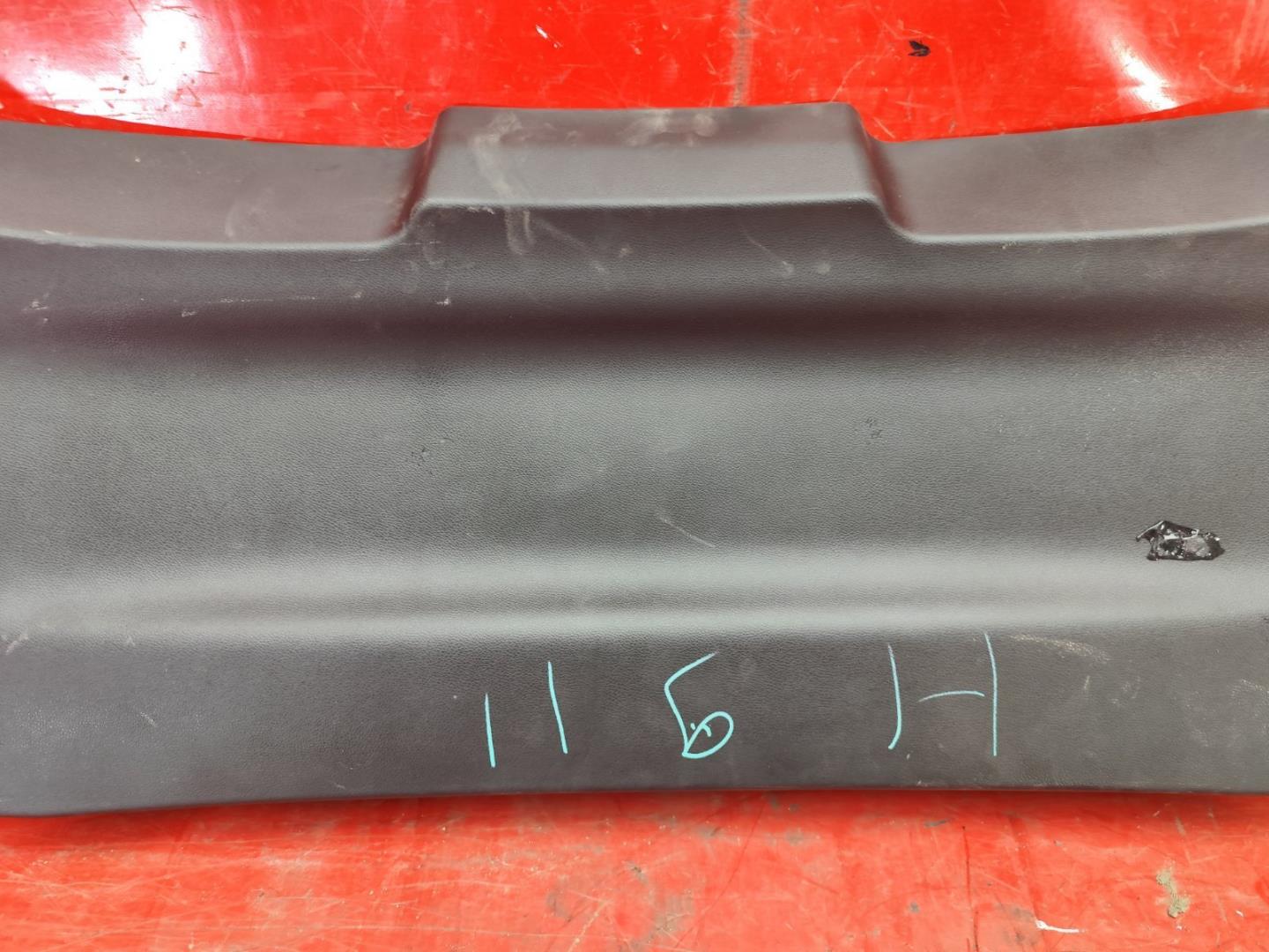 Обшивка крышки багажника