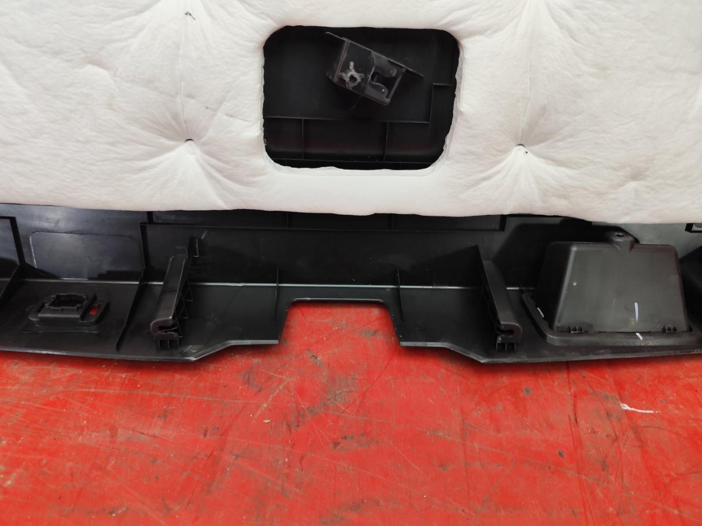 Обшивка крышки багажника