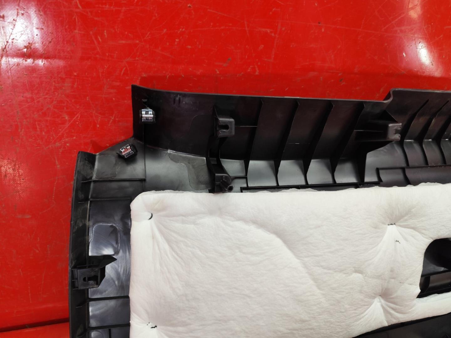 Обшивка крышки багажника