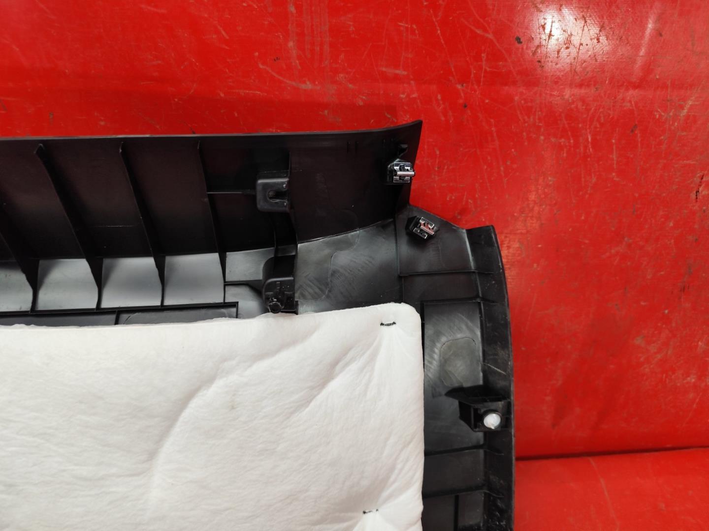 Обшивка крышки багажника