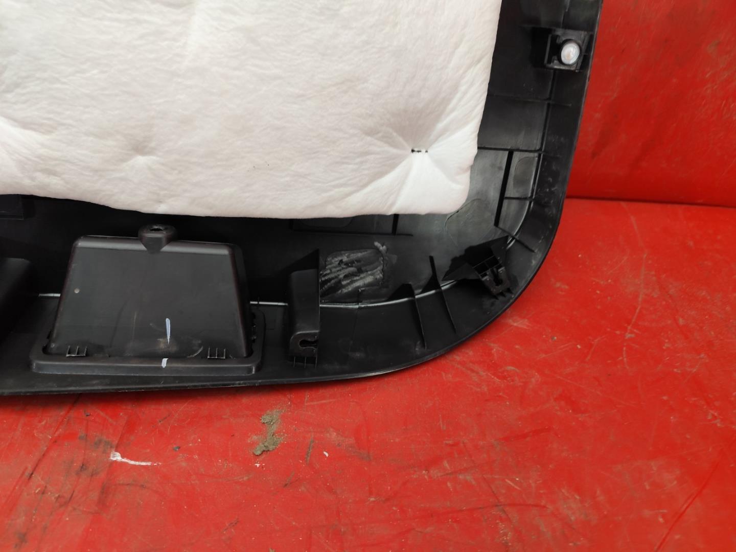 Обшивка крышки багажника