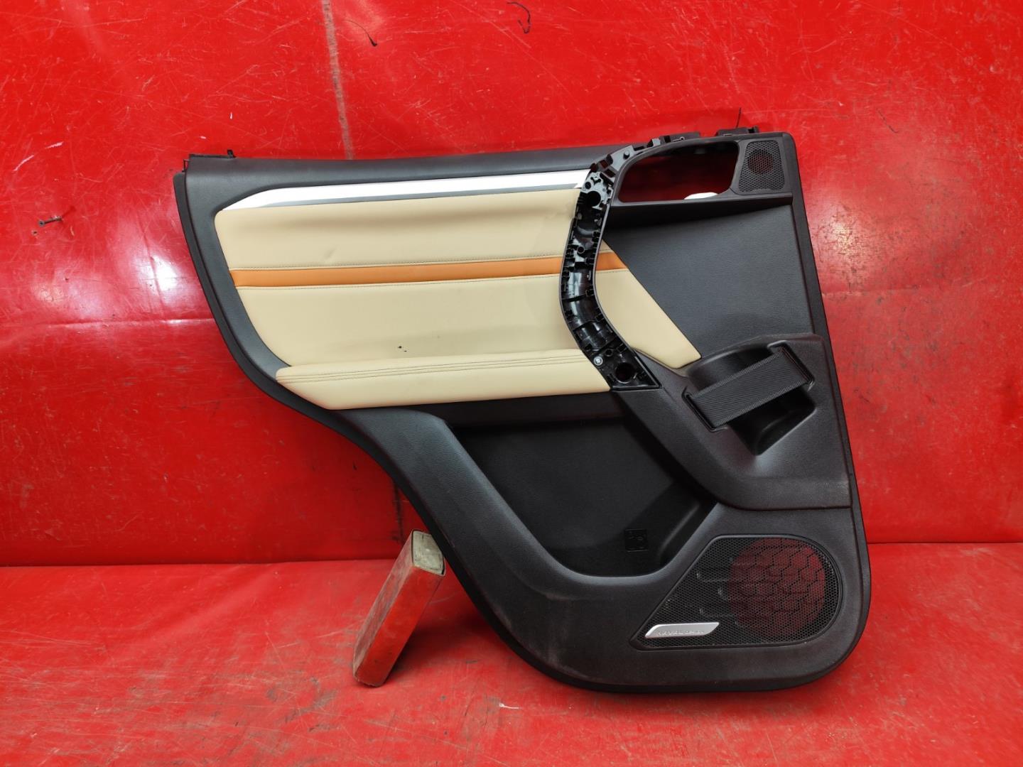 Обшивка двери