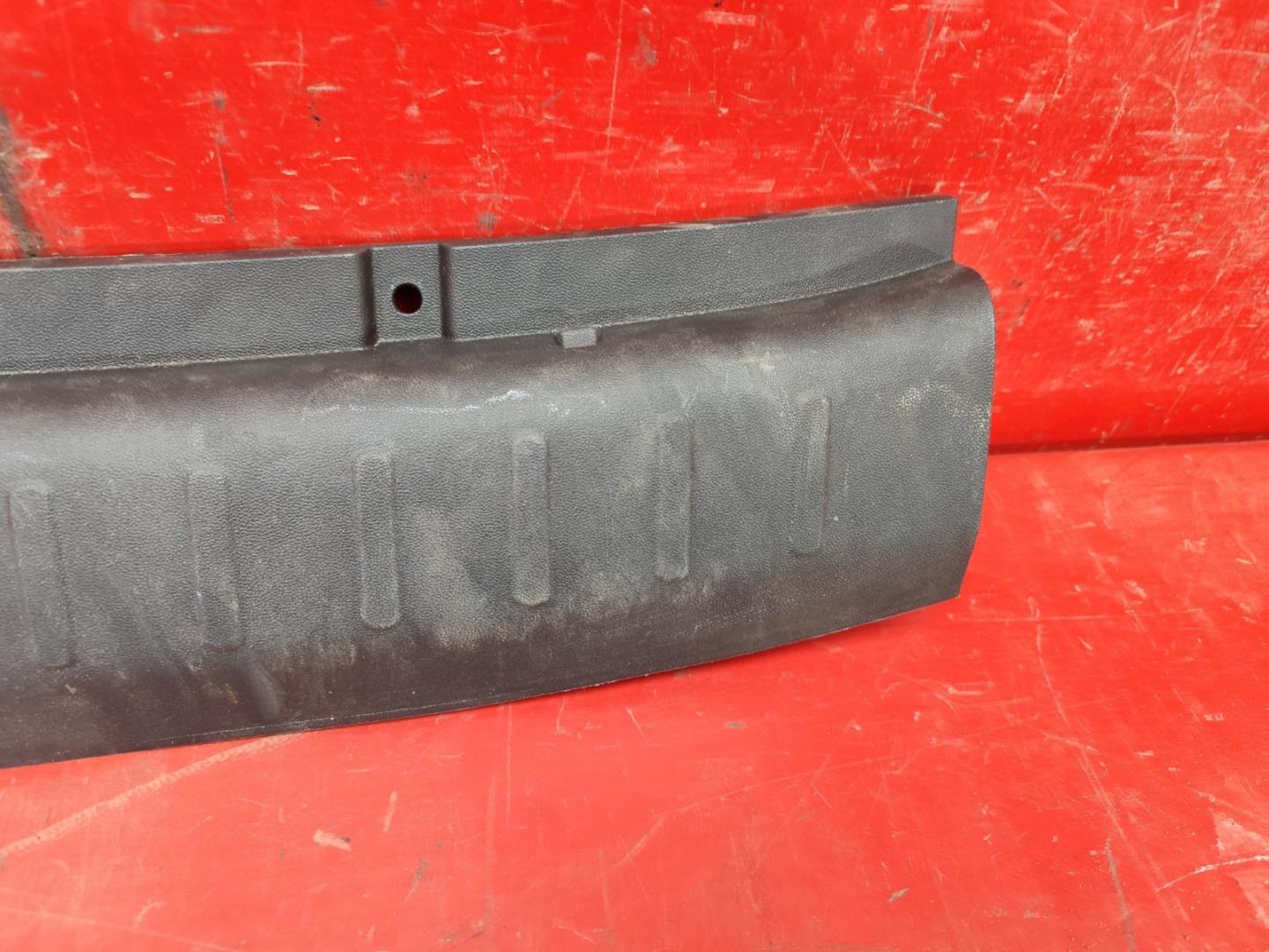 Кожух замка багажника