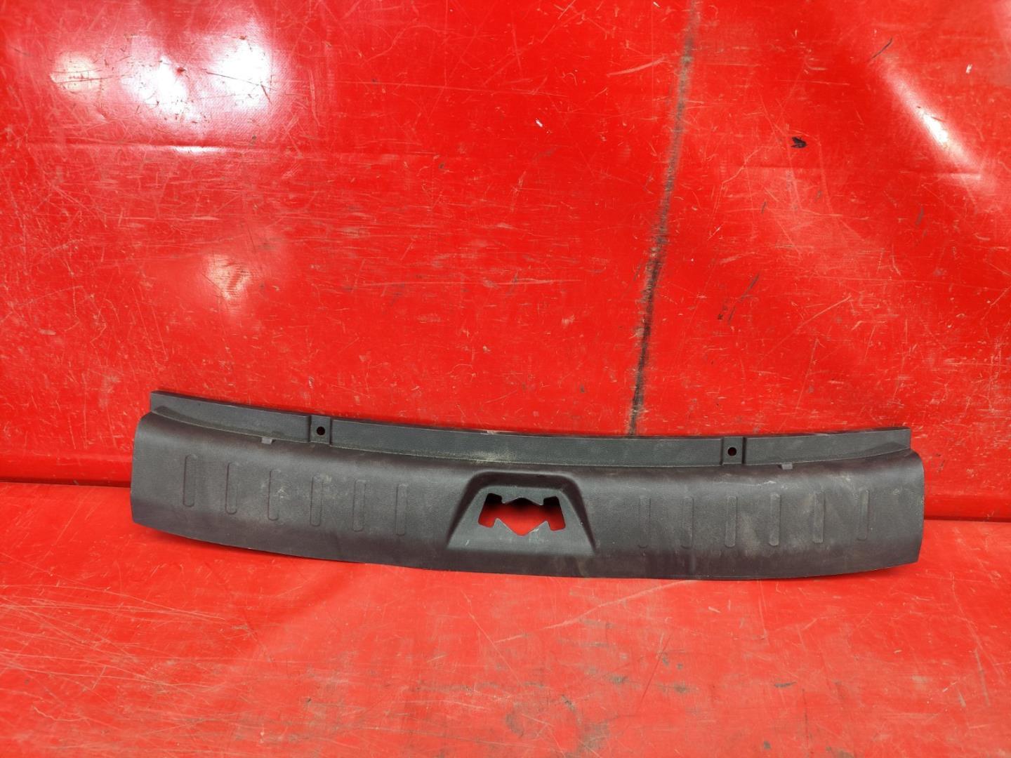 Кожух замка багажника