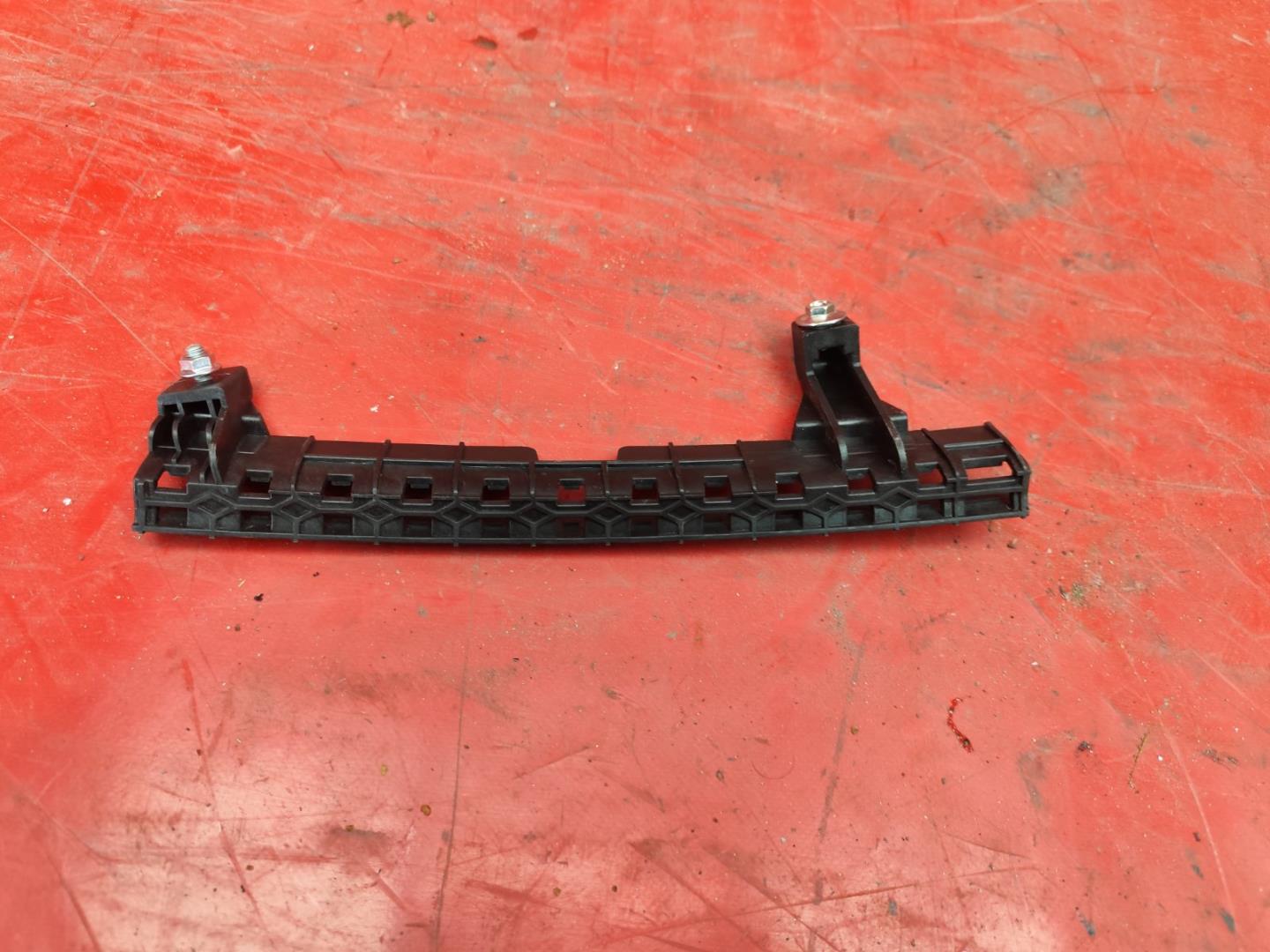 Направляющая стекла двери