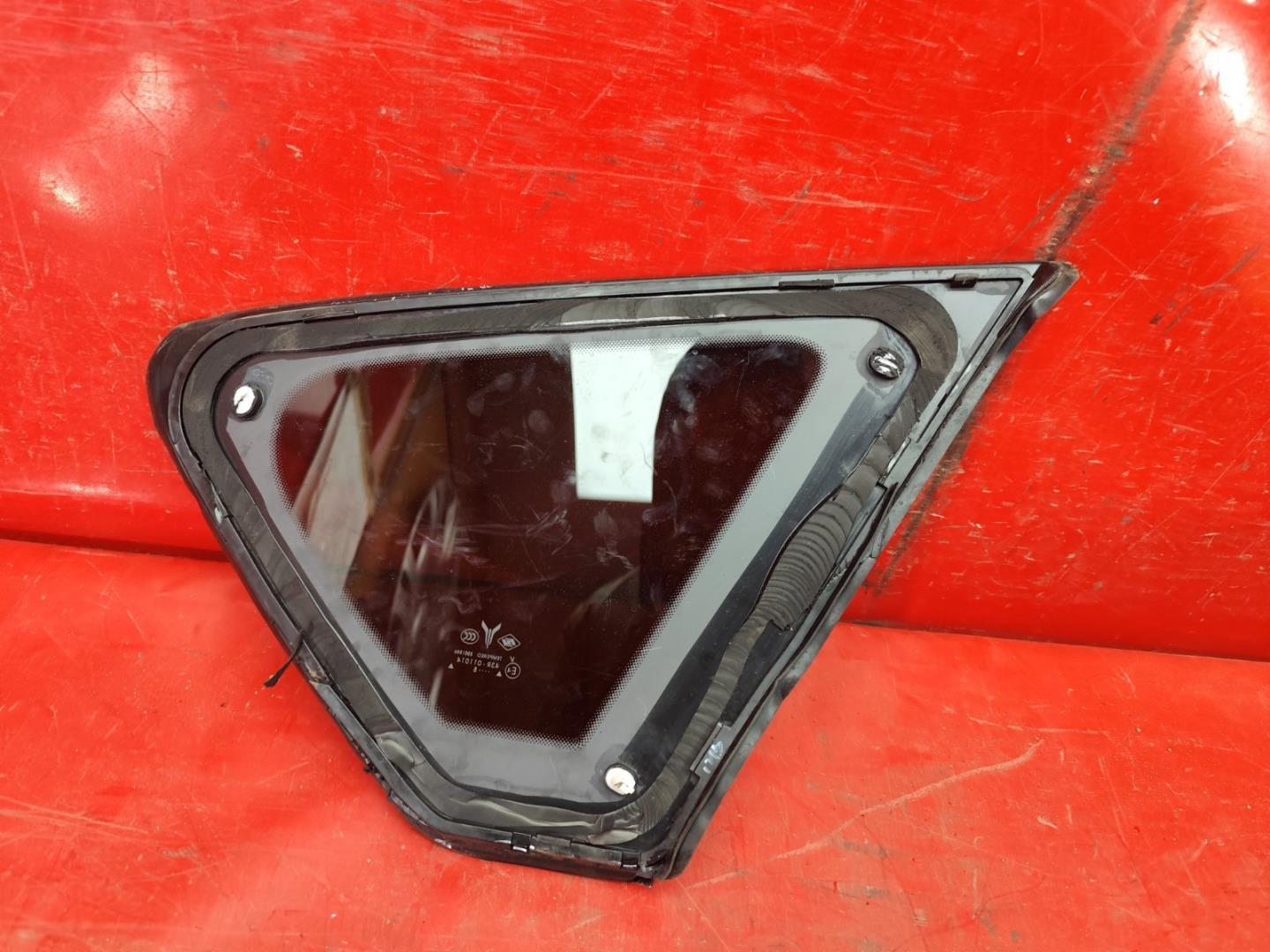 Стекло боковое