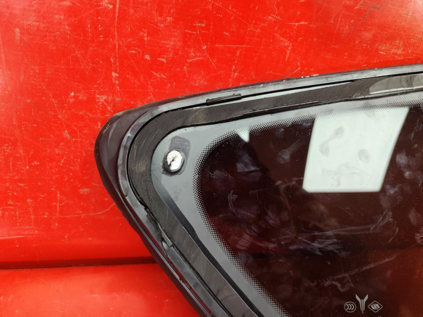 Стекло боковое