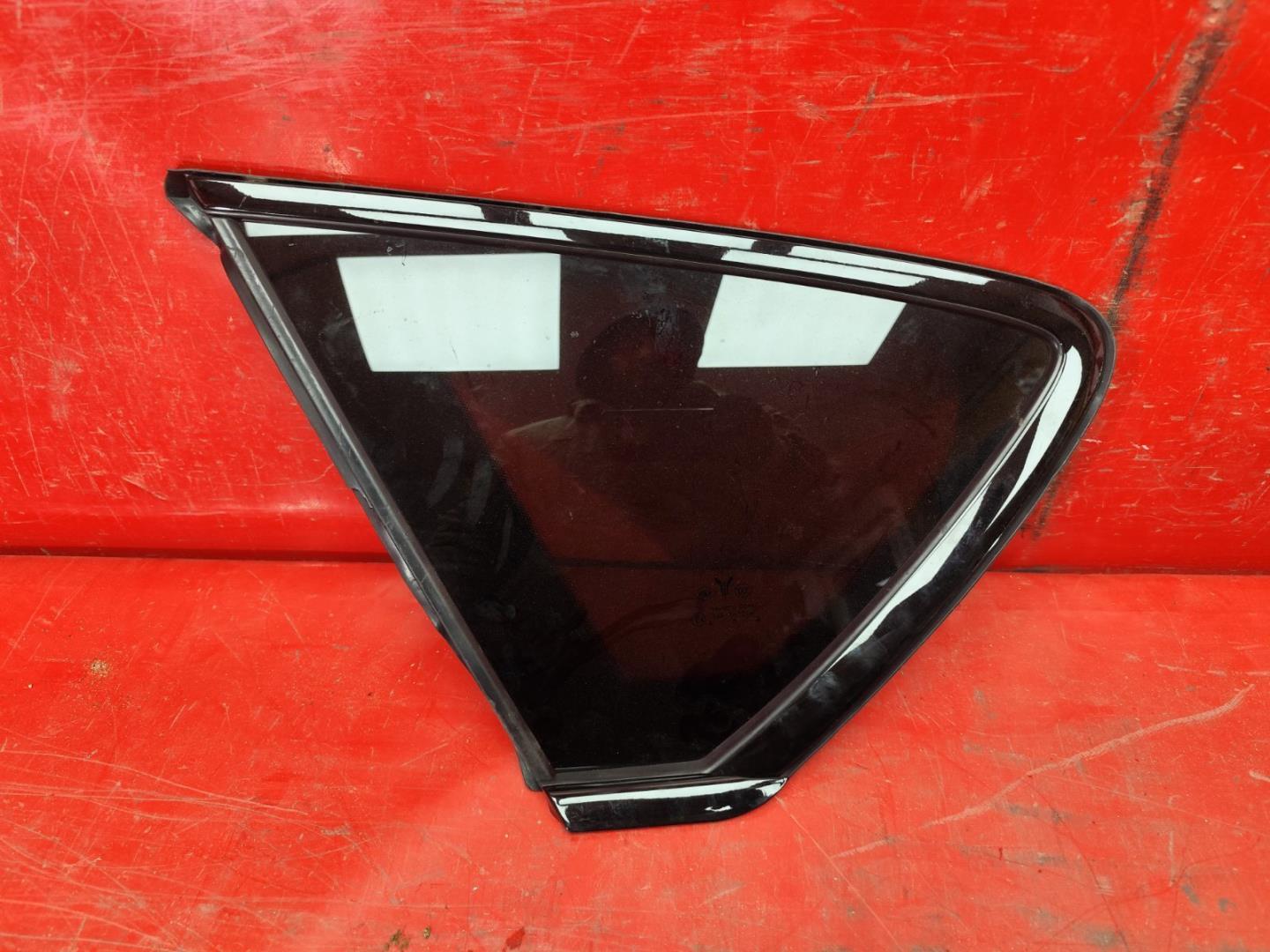 Стекло боковое