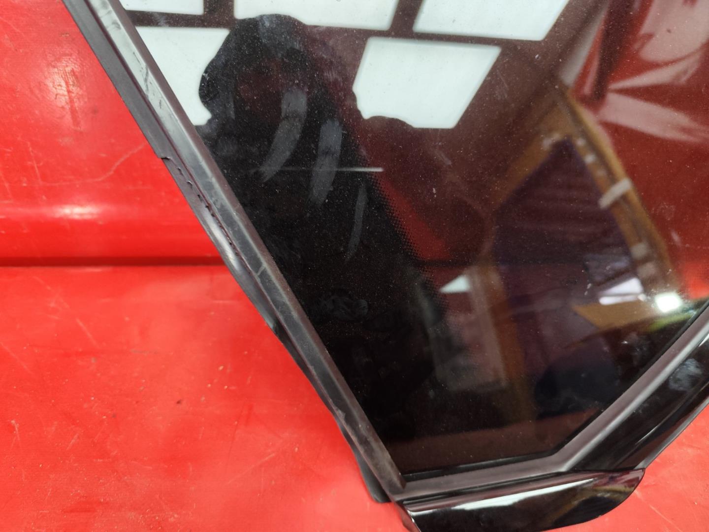 Стекло боковое