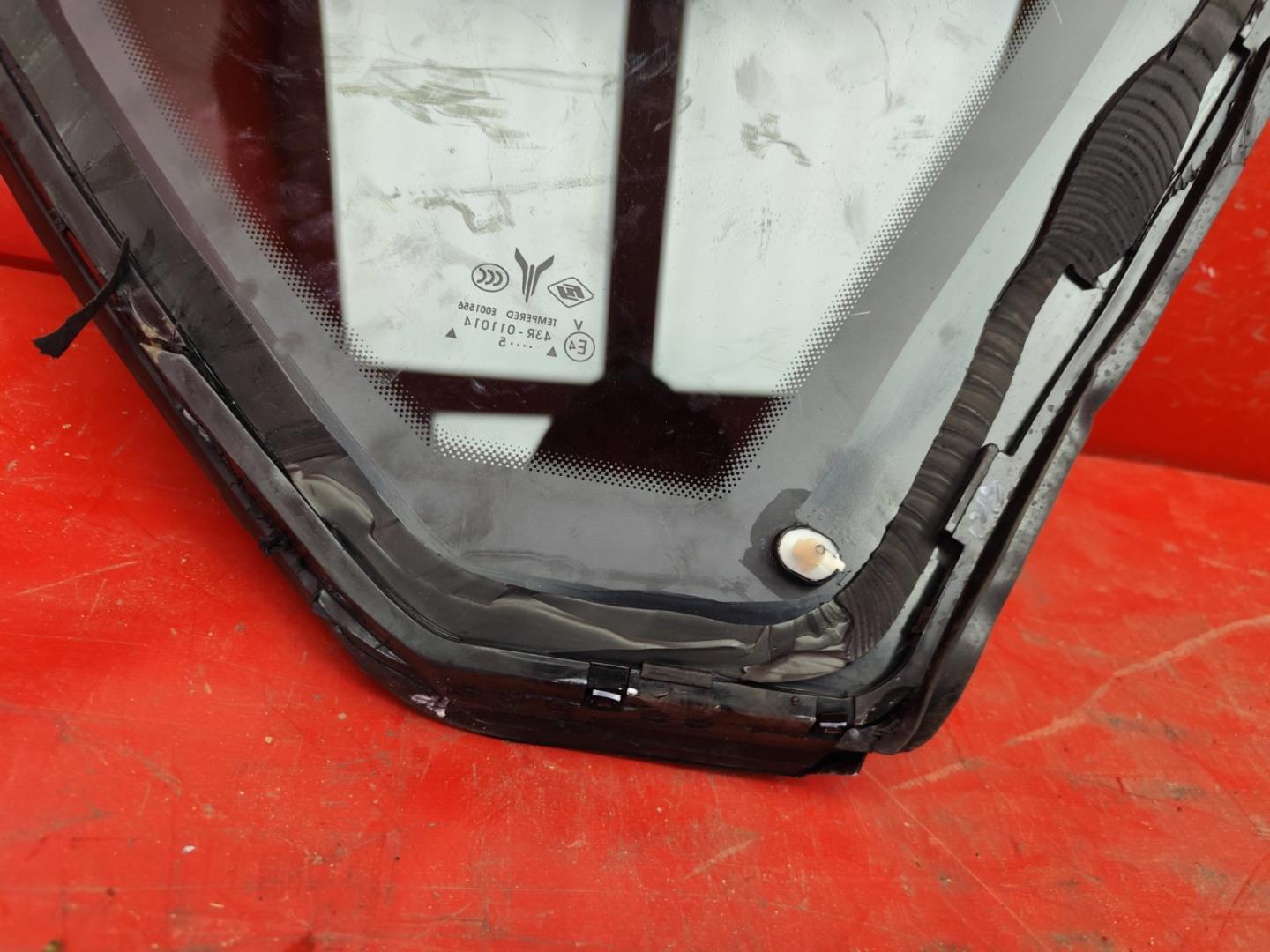 Стекло боковое