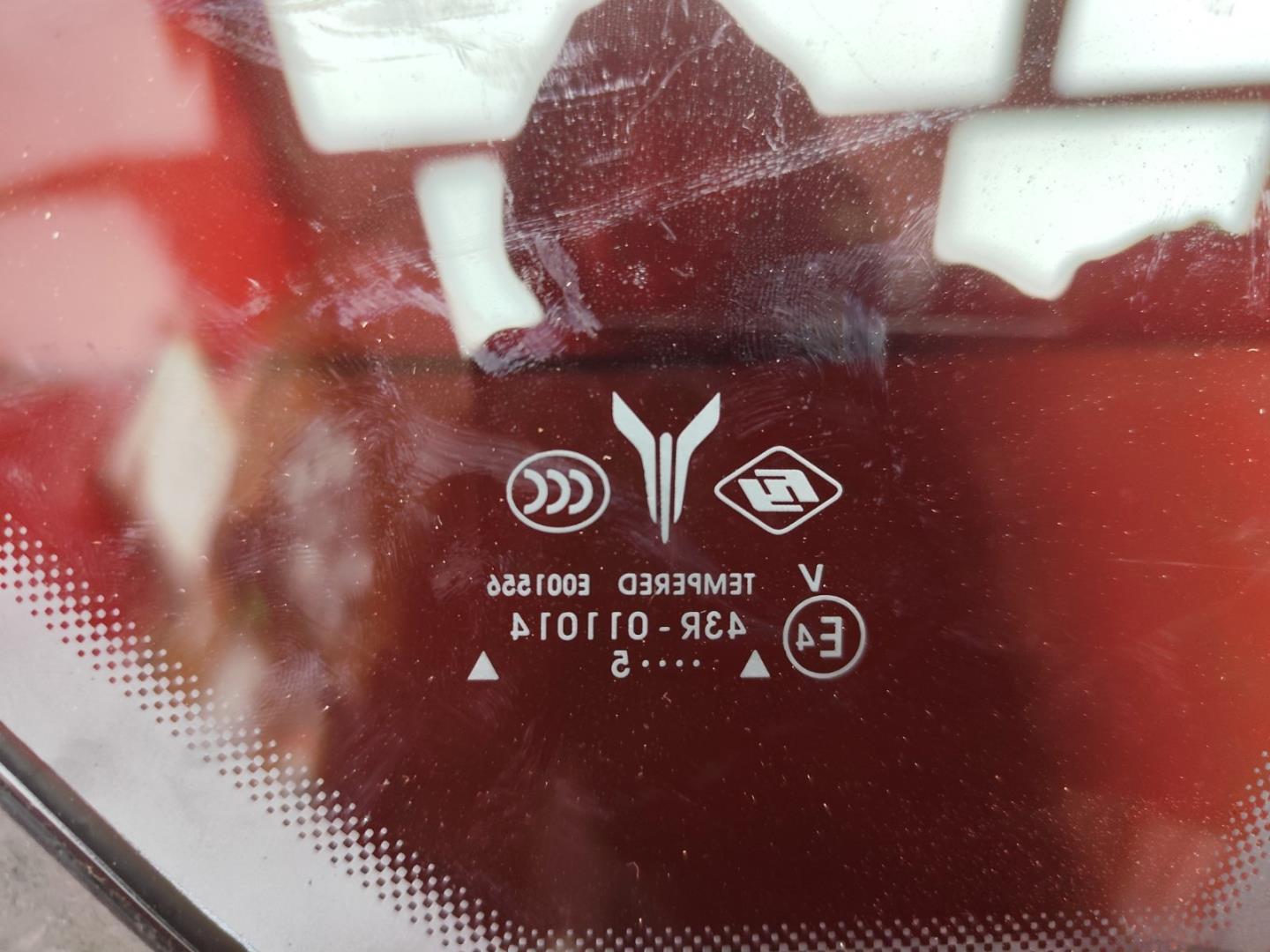 Стекло боковое