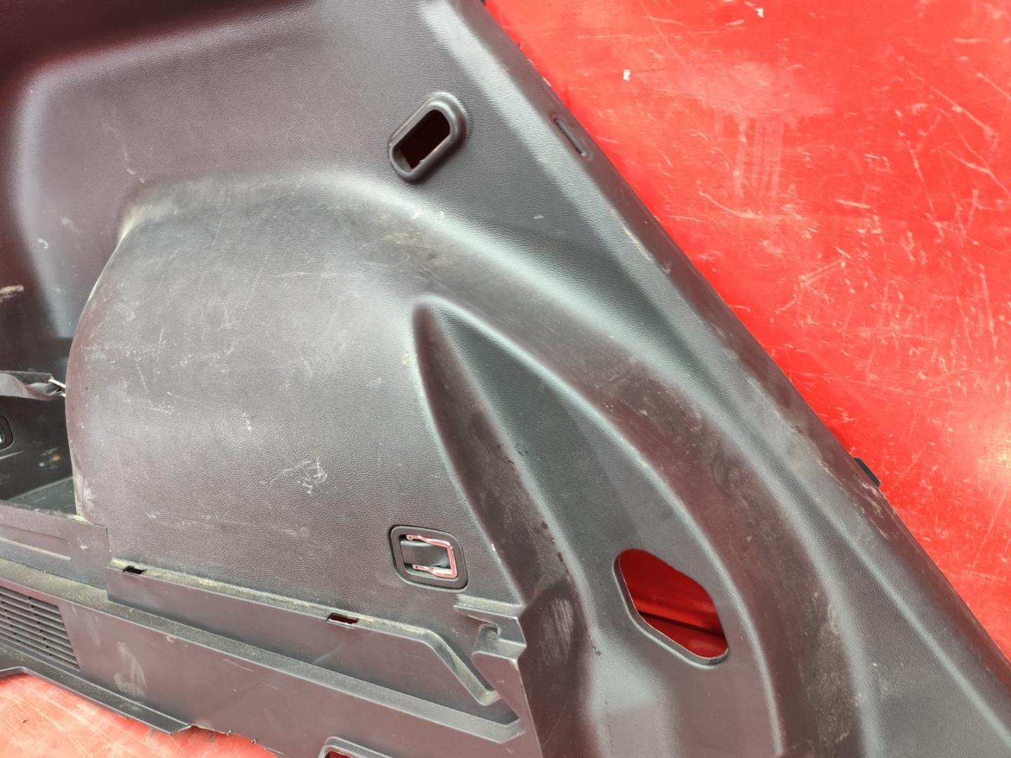 Обшивка багажника