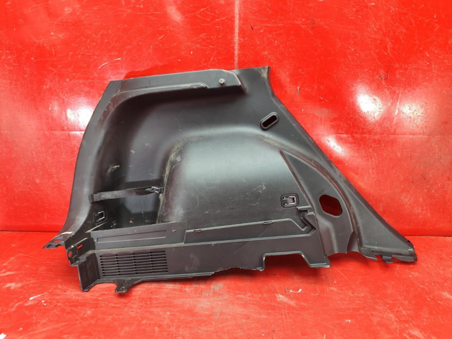 Обшивка багажника