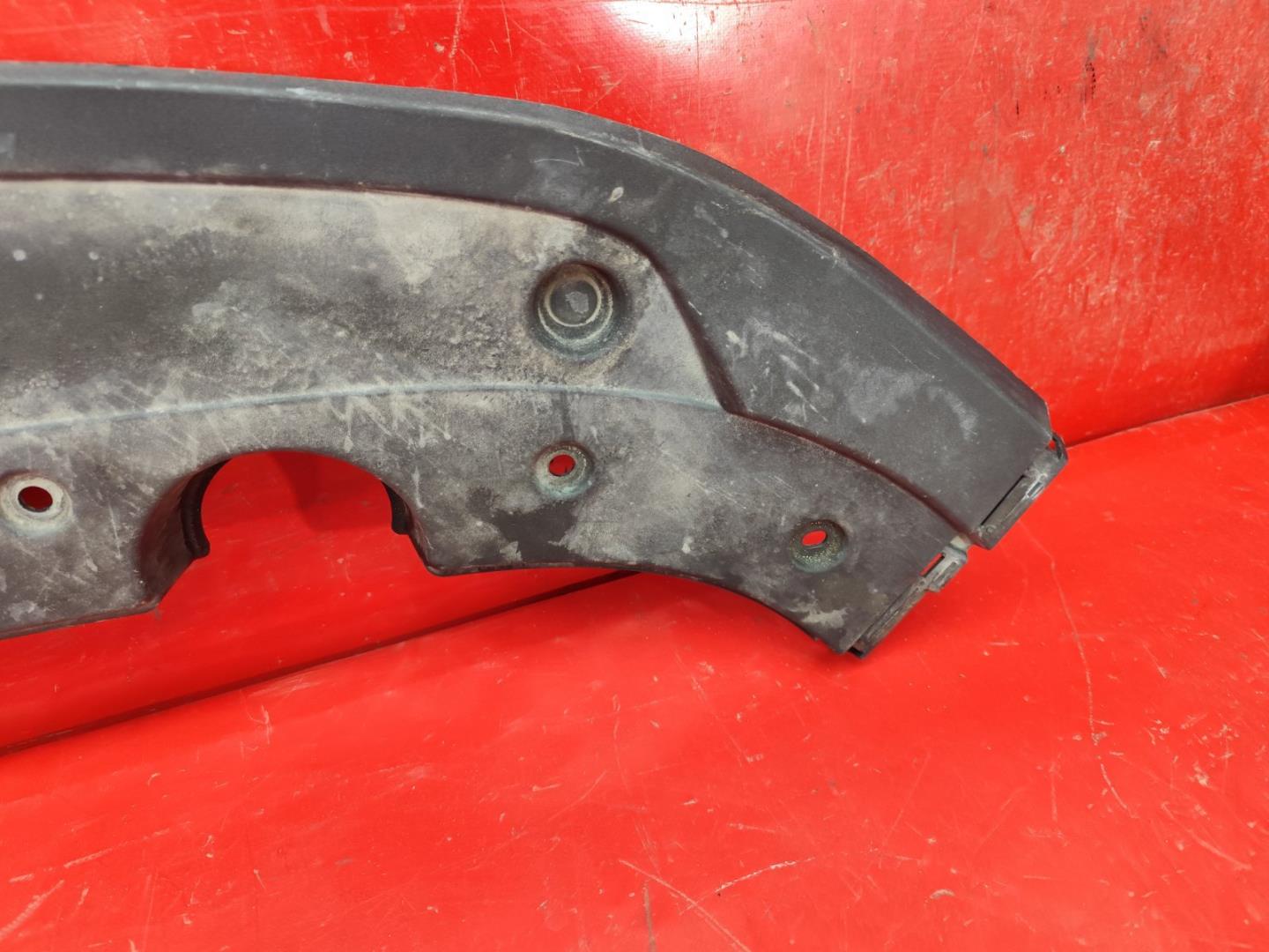 Кожух замка капота