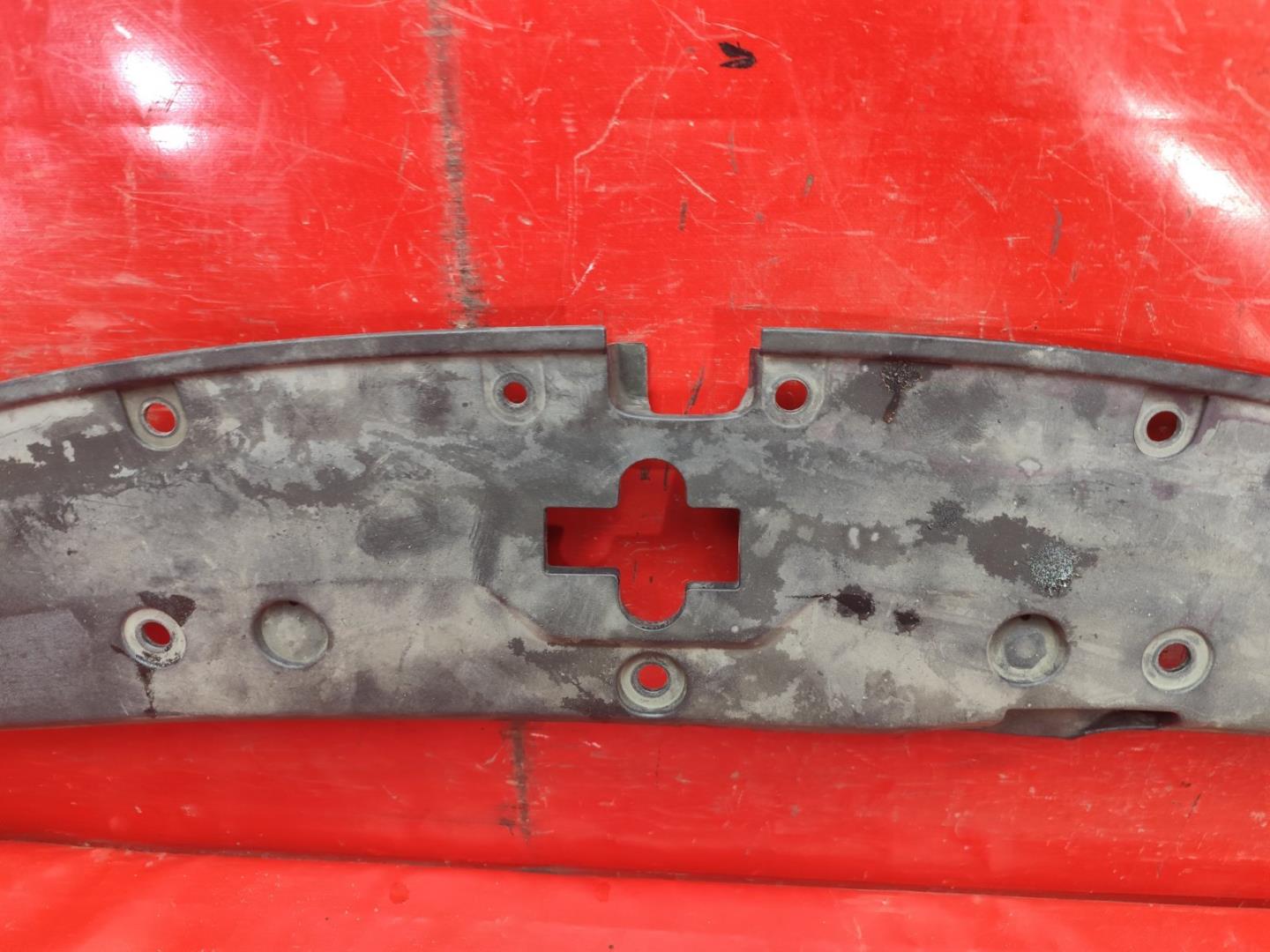 Кожух замка капота