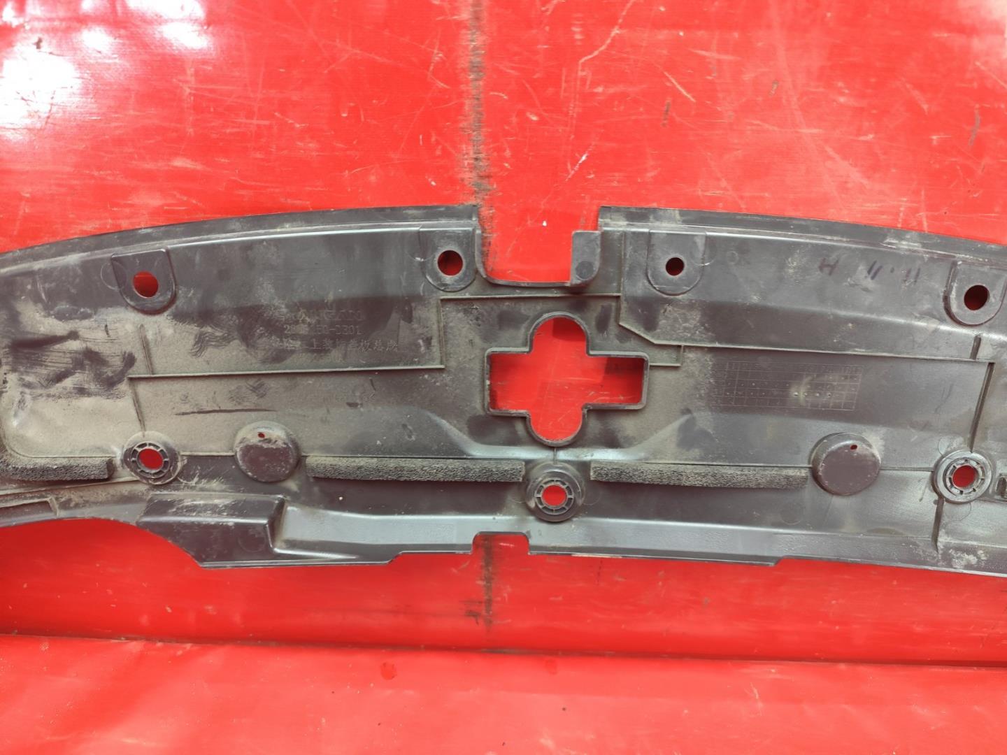 Кожух замка капота