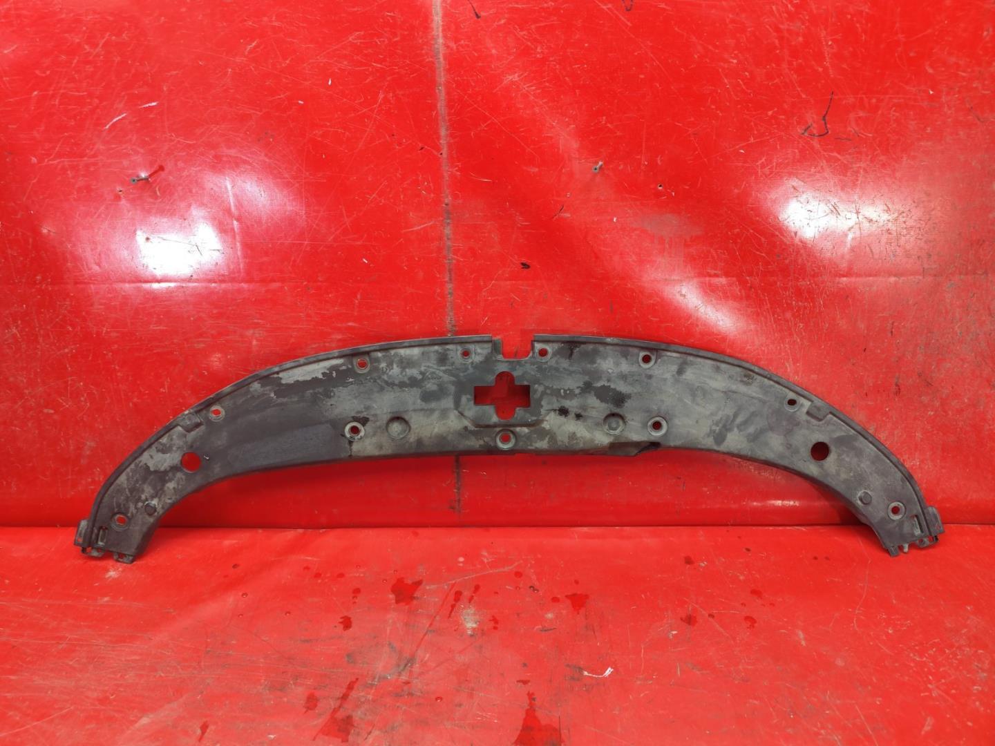 Кожух замка капота