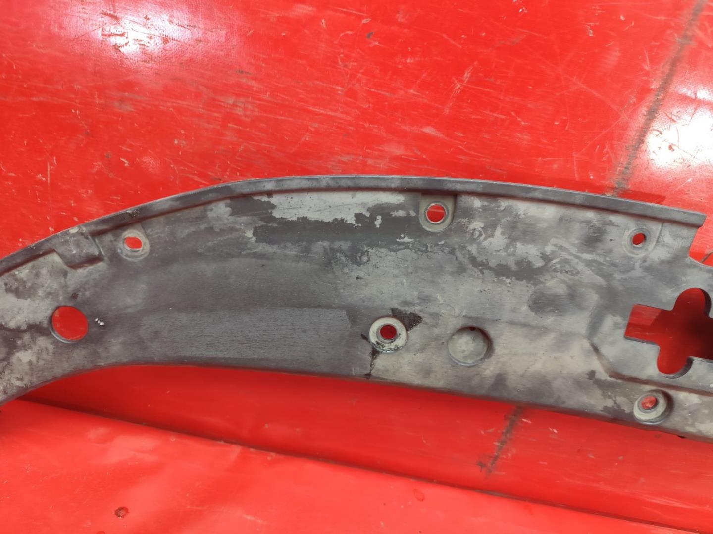 Кожух замка капота