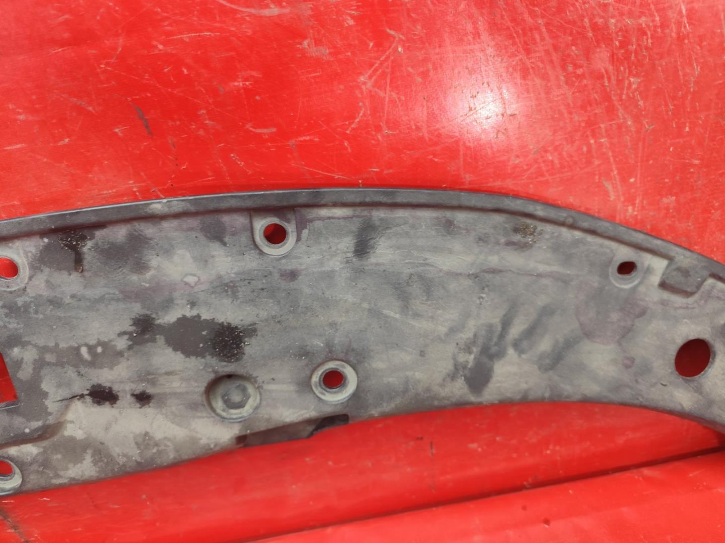 Кожух замка капота