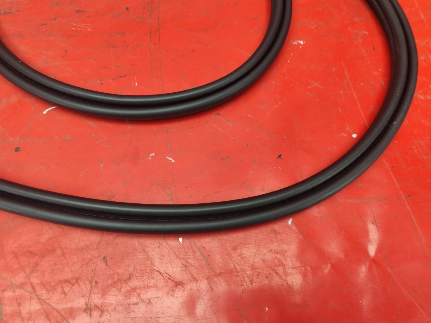 Уплотнитель двери