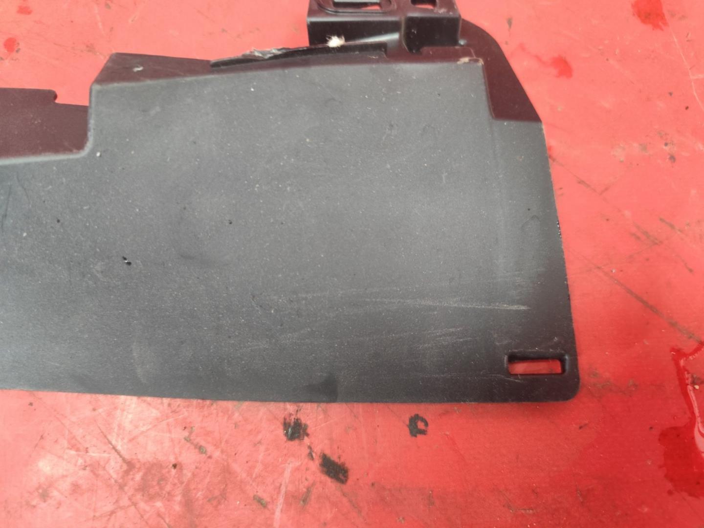 Воздуховод бампера левый