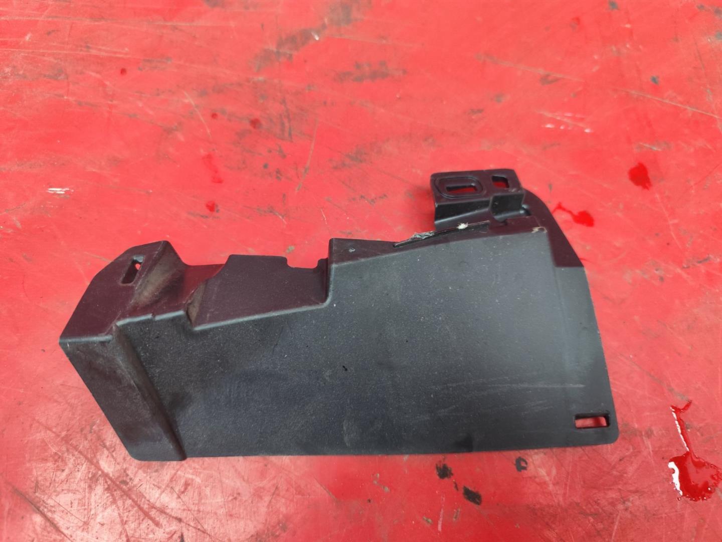 Воздуховод бампера левый