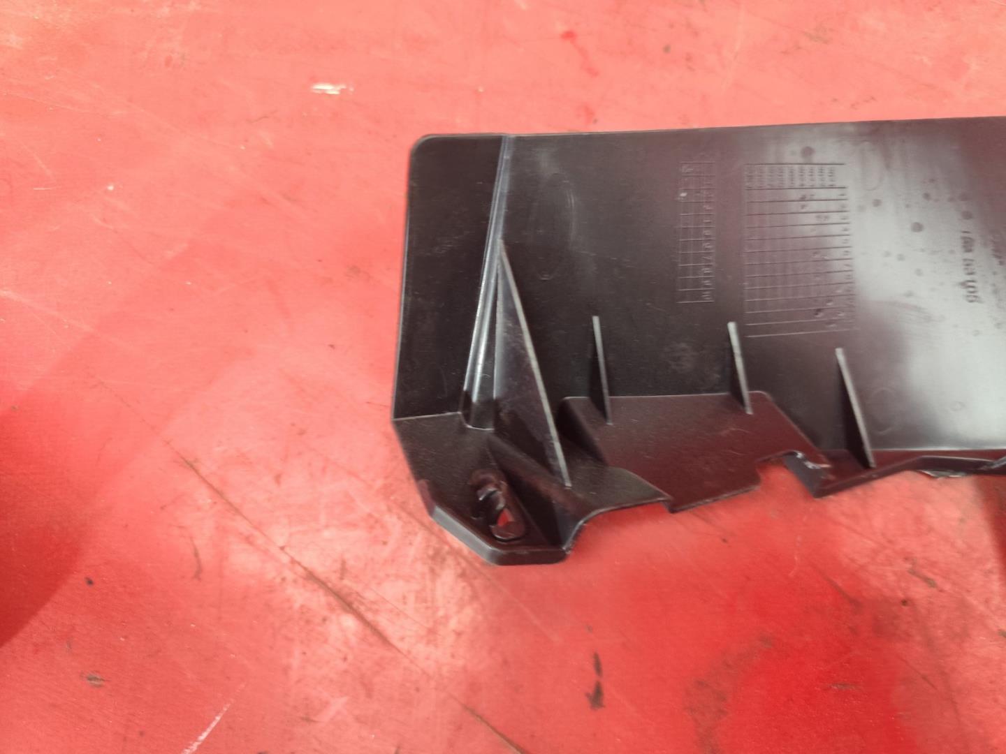 Воздуховод бампера левый