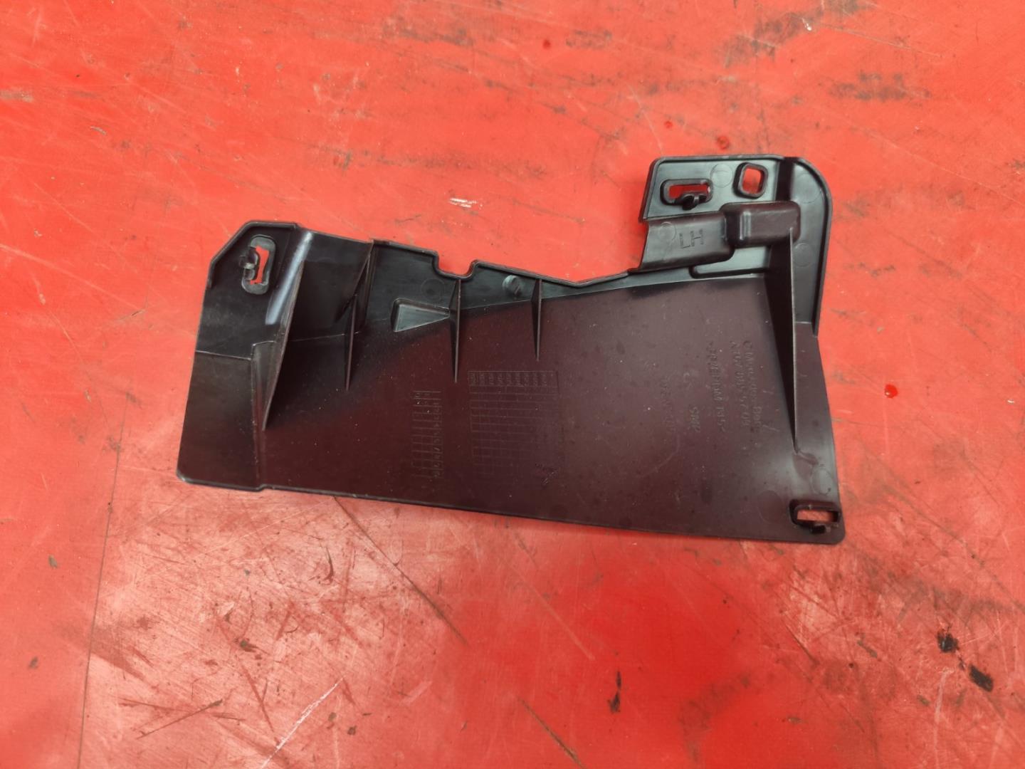 Воздуховод бампера левый