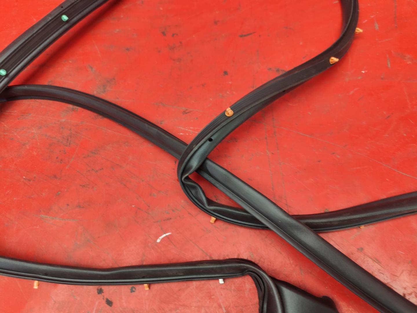 Уплотнитель двери