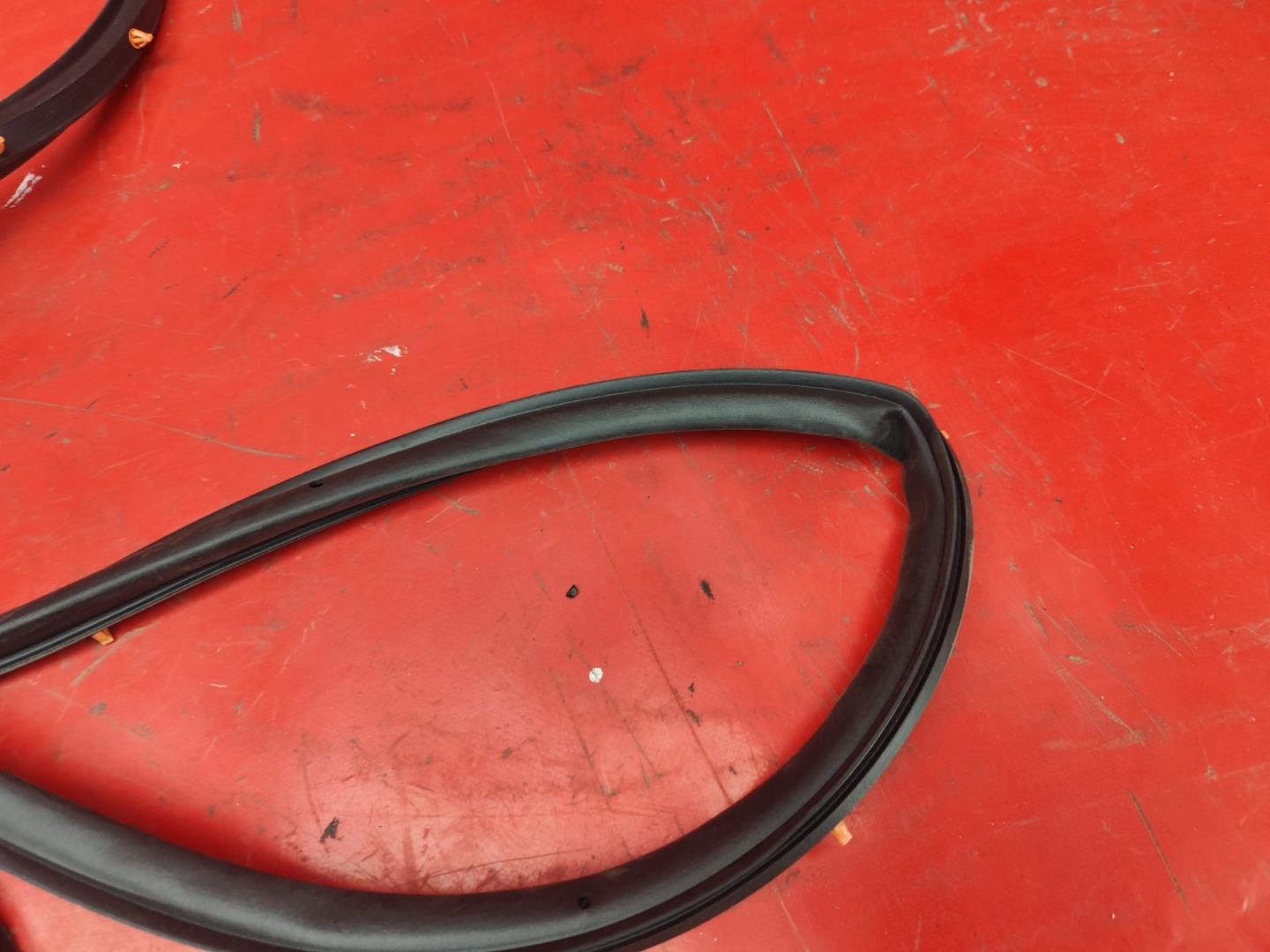 Уплотнитель двери