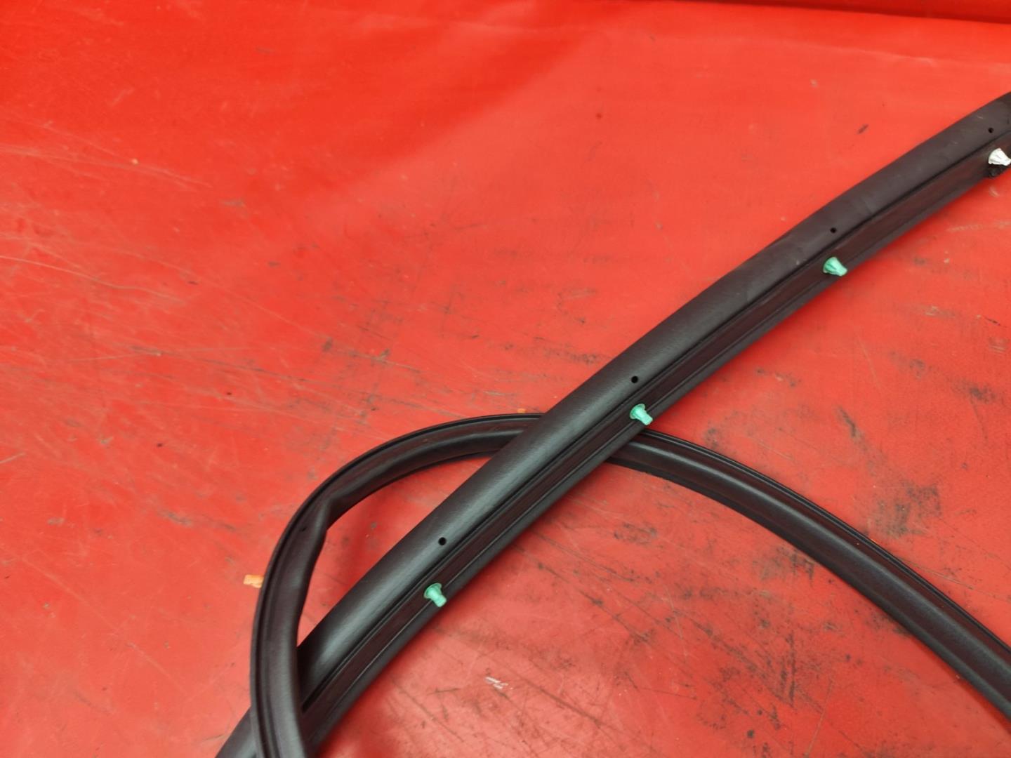 Уплотнитель двери