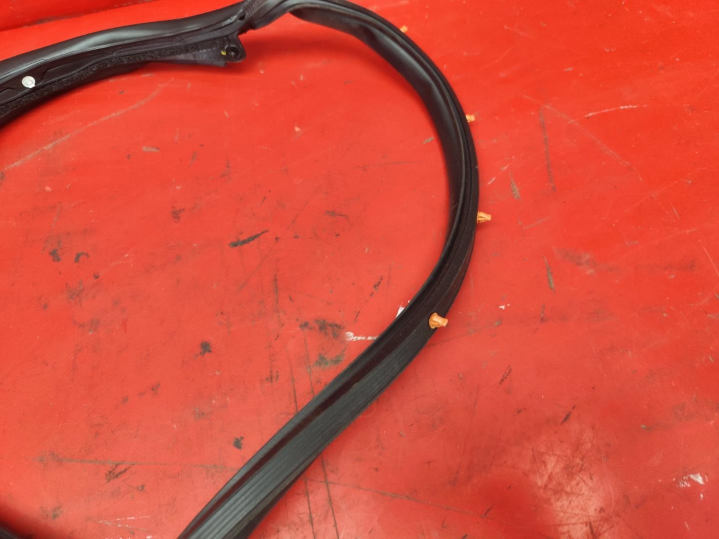 Уплотнитель двери