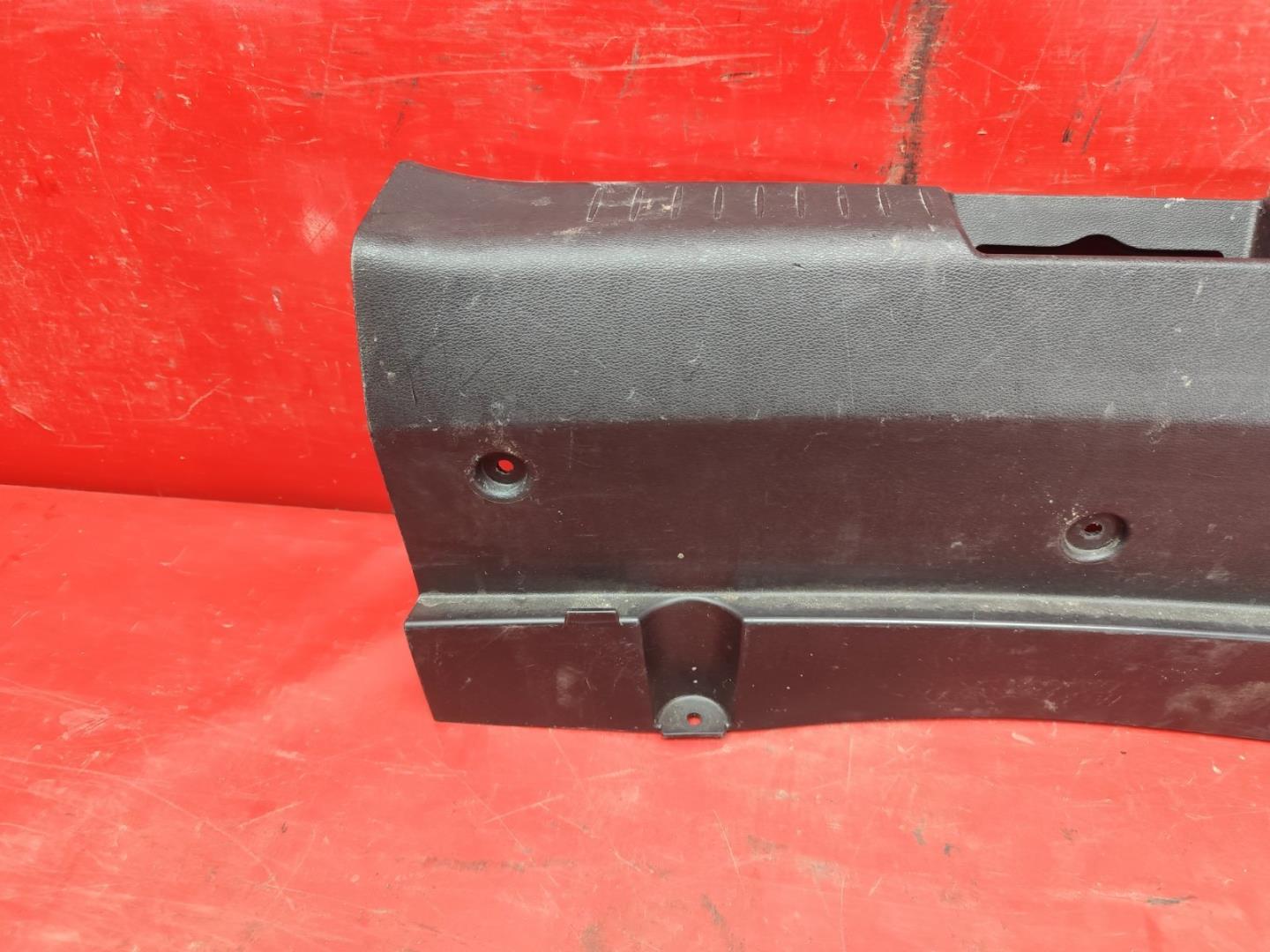 Кожух замка багажника