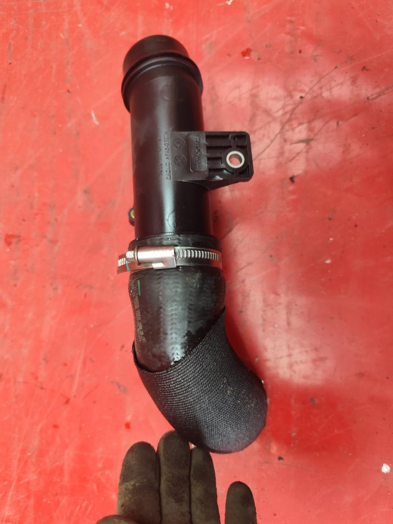 Патрубок интеркулера