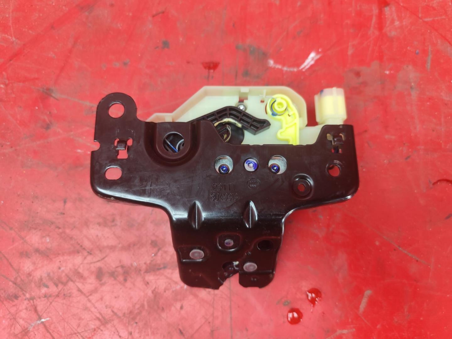 Замок багажника