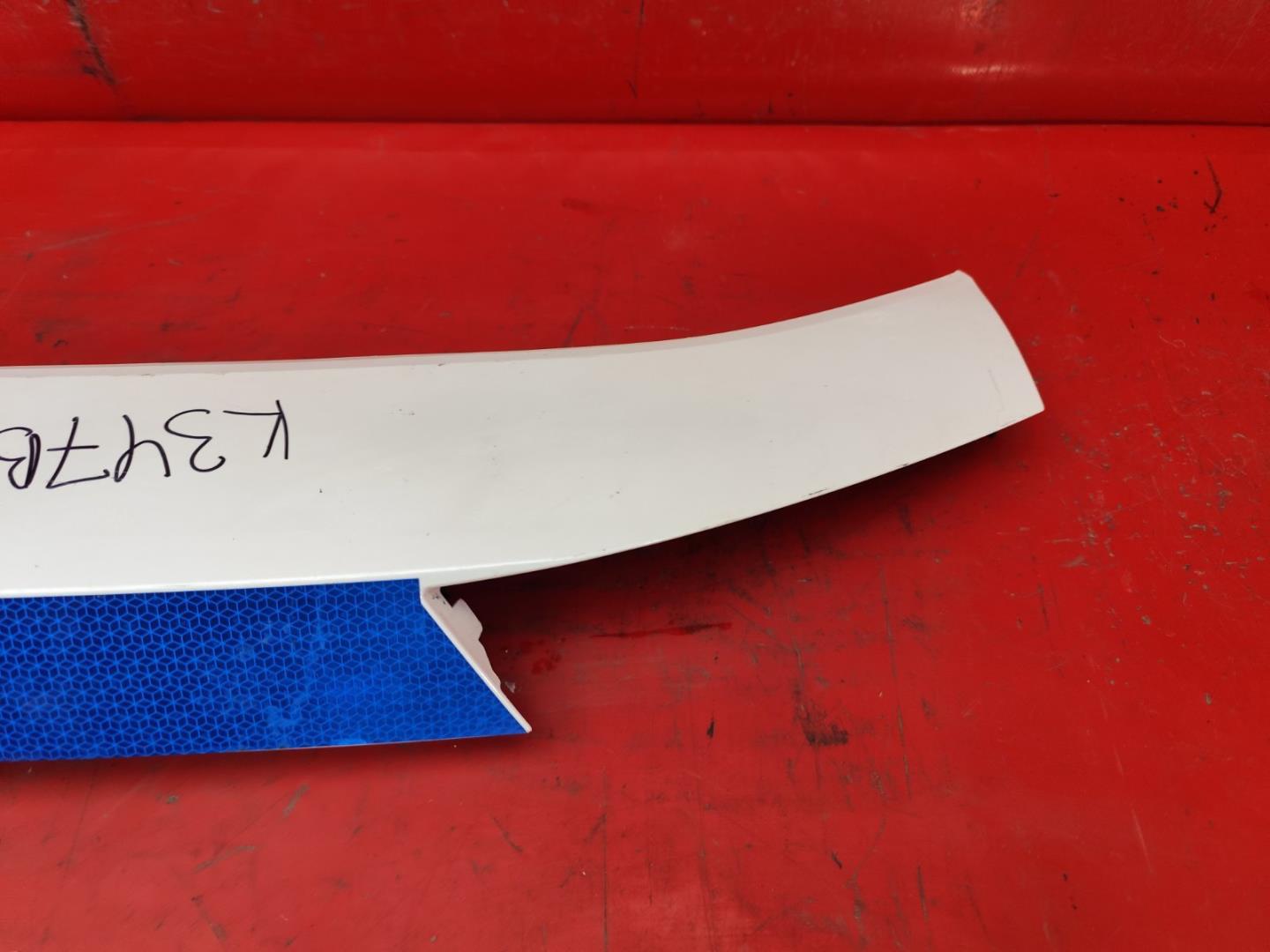 Накладка крышки багажника