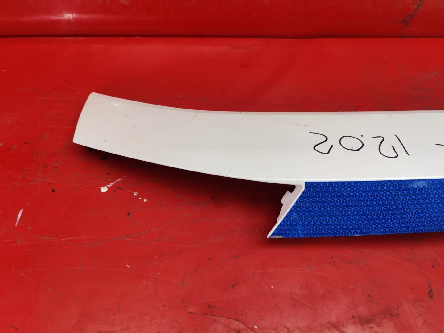 Накладка крышки багажника