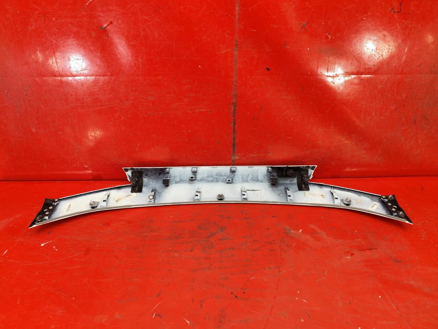 Накладка крышки багажника