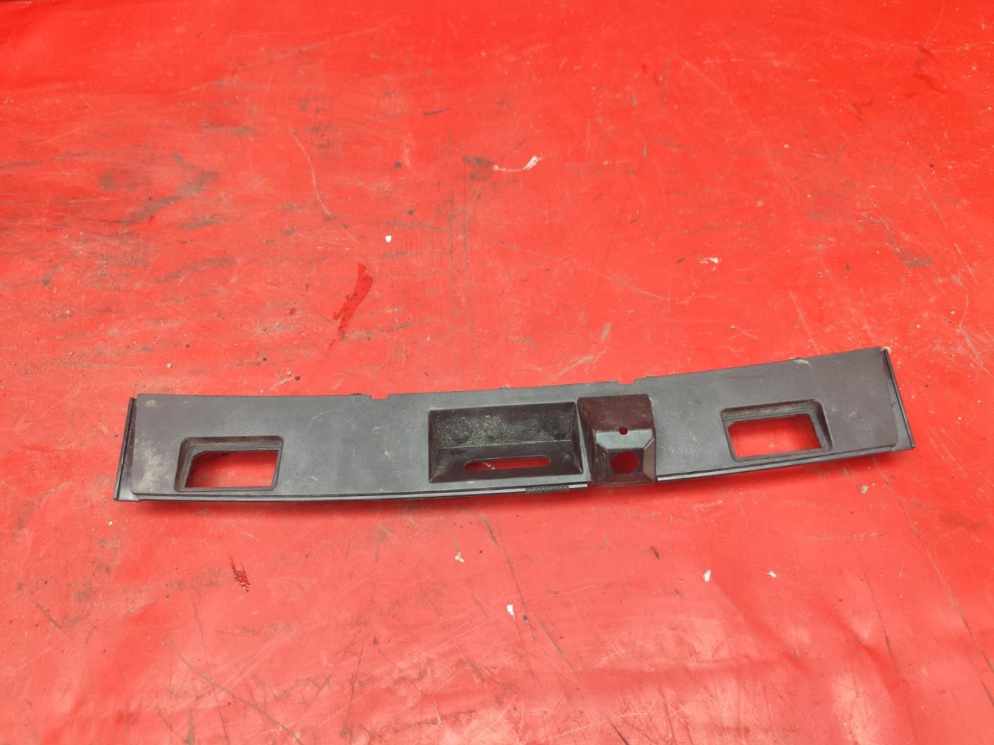 Накладка крышки багажника