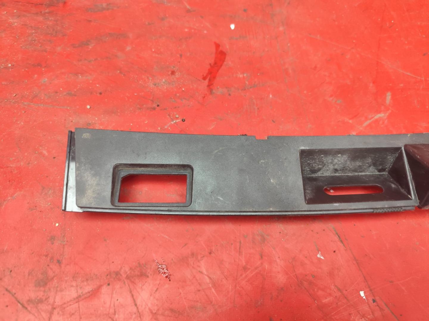 Накладка крышки багажника