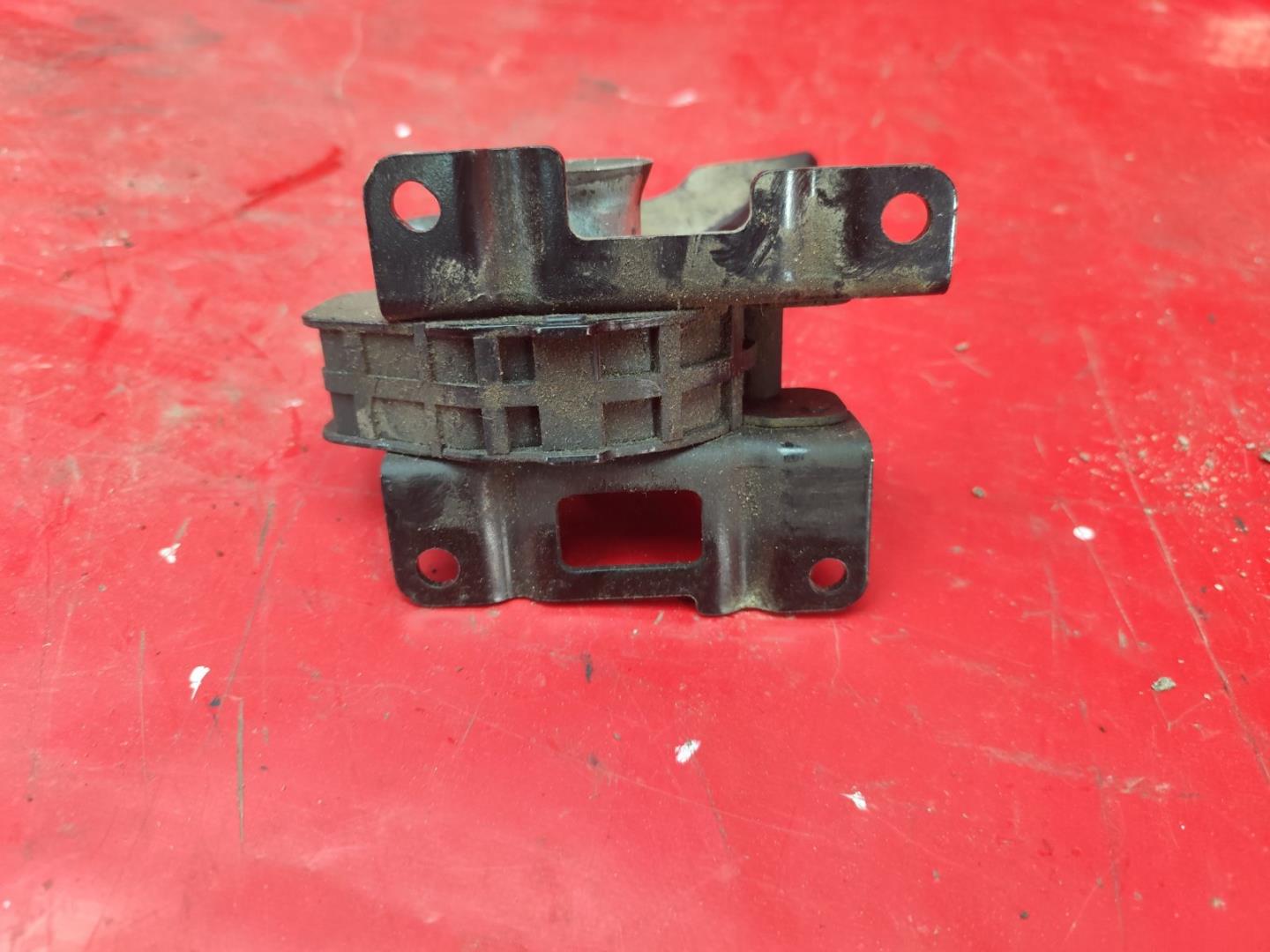 Механизм подъема запасного колеса