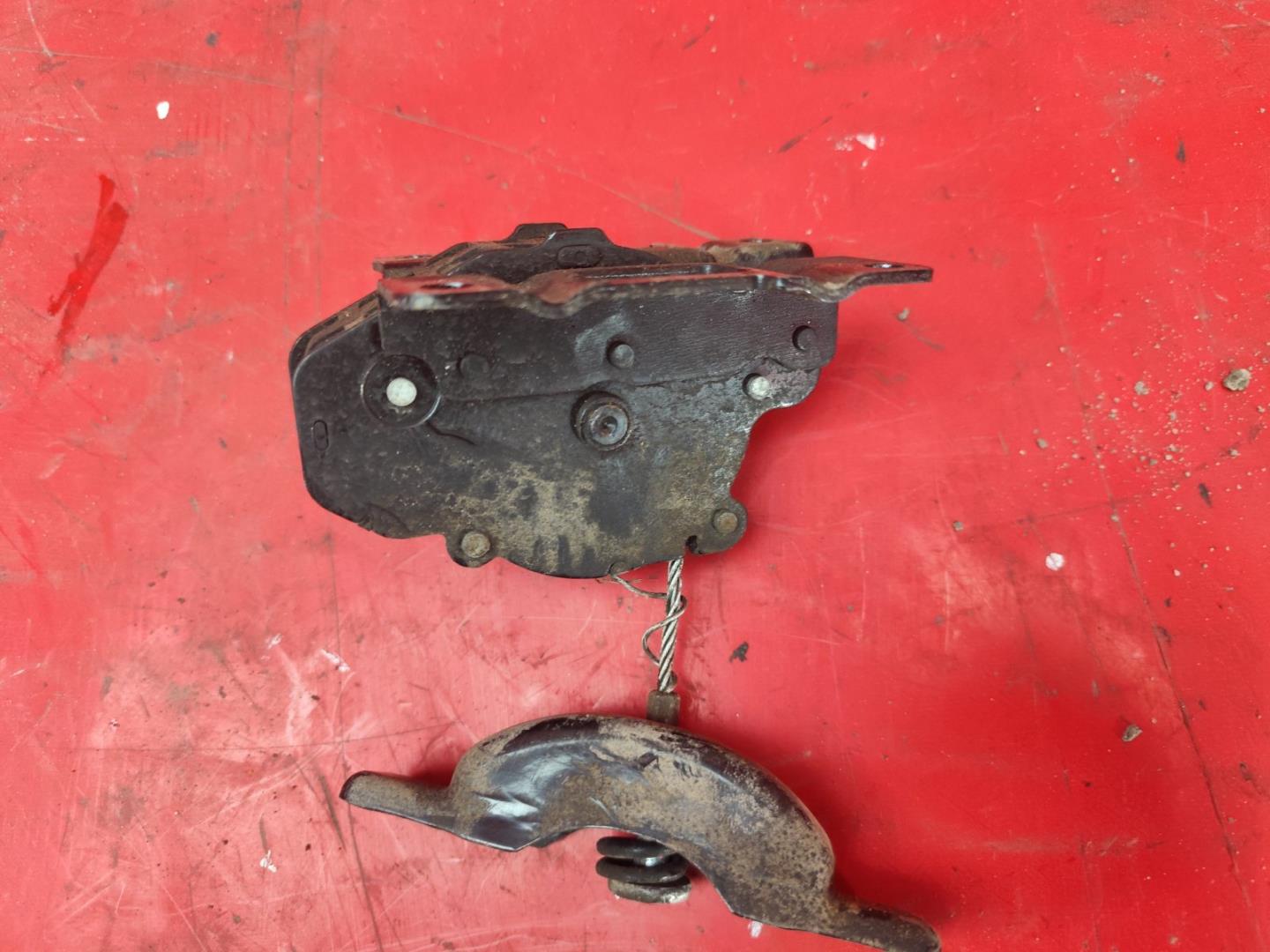 Механизм подъема запасного колеса