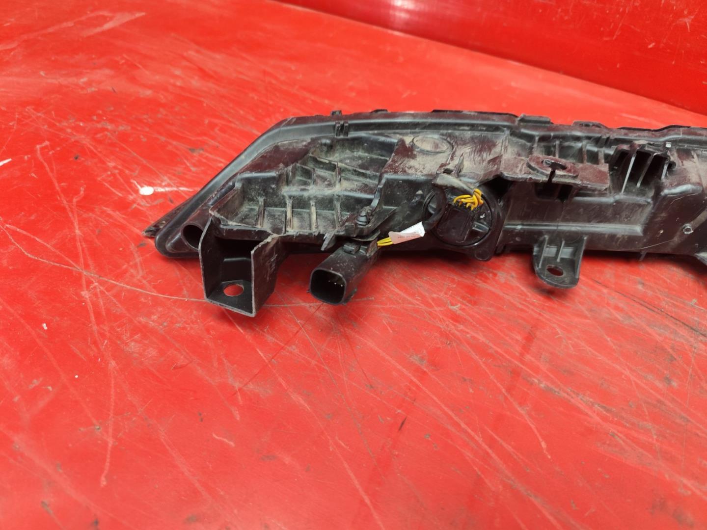 Фара дневного света (ходовые огни)